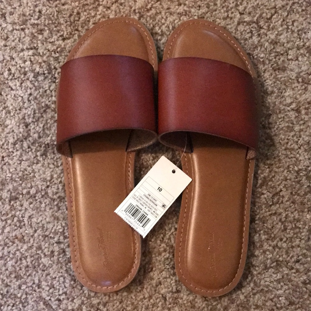 NWT Universal Thread Sandal / Slides